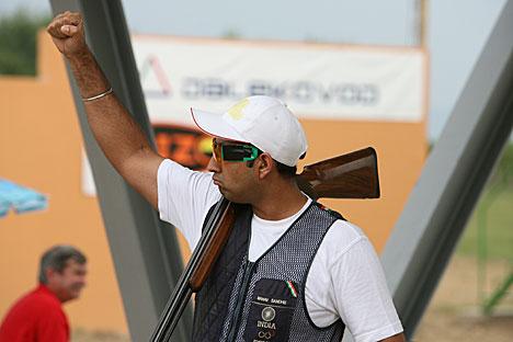 Sandhu comes from behind to win it all
