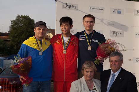 10m Air Rifle M- ZHU claimed his fourth 2009 World Cup medal. 