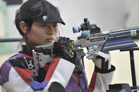 China and France on the 50m Rifle 3 Positions Women podium