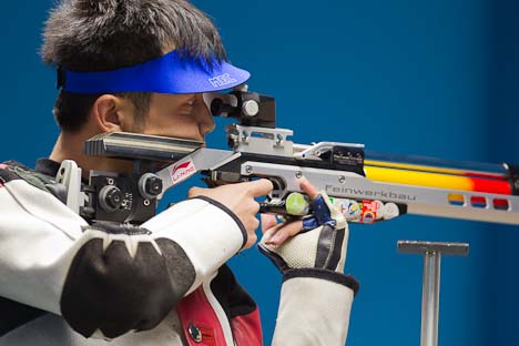 10m Air Rifle Men: Olympic Champs Zhu (CHN) and Bindra (IND) in the spotlights