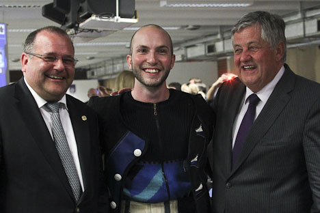 World Champ Campriani wins 10m Air Rifle Men Gold on his home turf