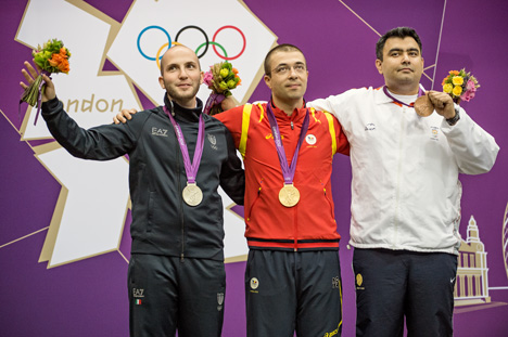 Moldoveanu and Campriani turn the lights on the 10m Air Rifle match