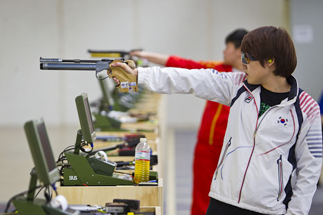 Kim Jangmi (KOR) beat Sun Qi (CHN) in a shoot-off for the 10m Air Rifle W Gold