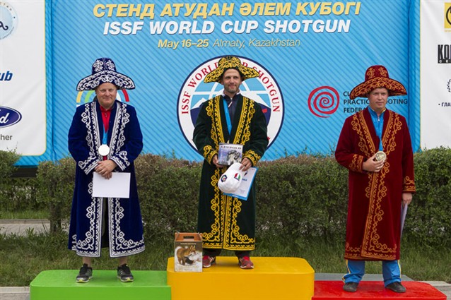 Skeet Men: Filippelli won, Tore Brovold quit, Kazakhstan celebrated, and Svensson drove away.