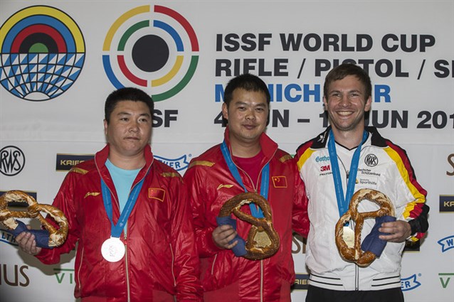 Chinese duo led the 50m Rifle Prone Men final, beating the home shooter Junghaenel
