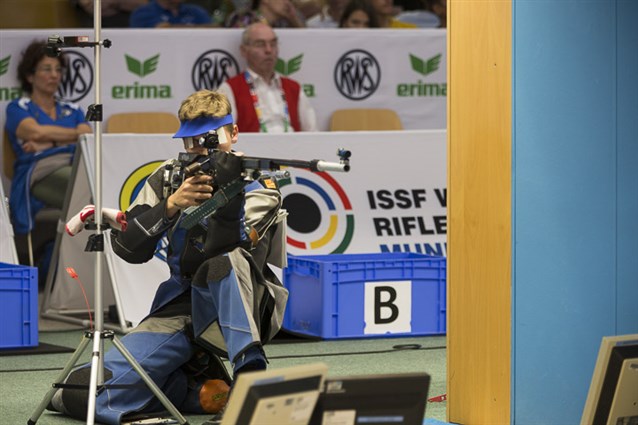 Louginets (RUS) scored two records to win the 50m Rifle 3 Positions Men final