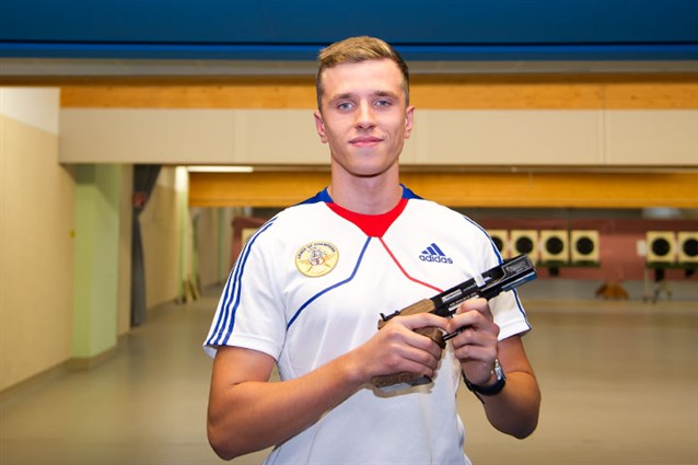 Junior World Champ Quiquampoix claims Rapid Fire Pistol title at the ISSF World Cup Final