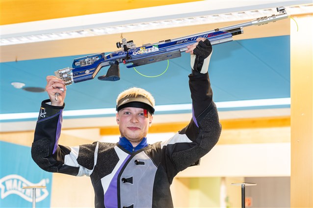 Belarus’ Charheika beat Maslennikov to win air rifle final in Munich