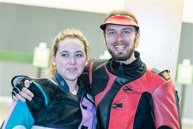 Kamenskiy and Galashina lift Russia atop the Air Rifle Mixed Team podium