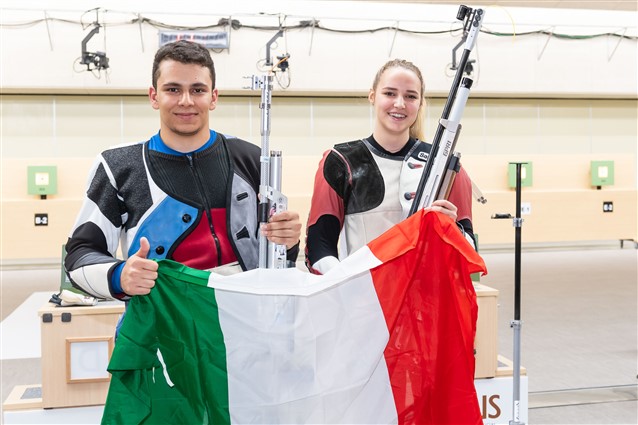 Team Italy rules the 10m Air Rifle Mixed Team Junior final, sets a new record