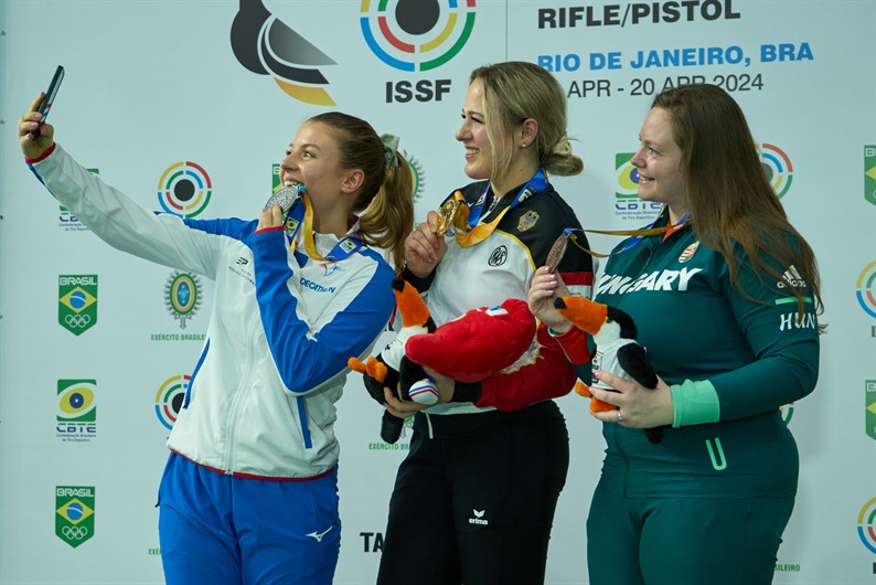 Eder and Mayor claim Paris 2024 quota places after 25m pistol women ends in shoot-off at Final Olympic Rifle & Pistol Qualifier in Rio