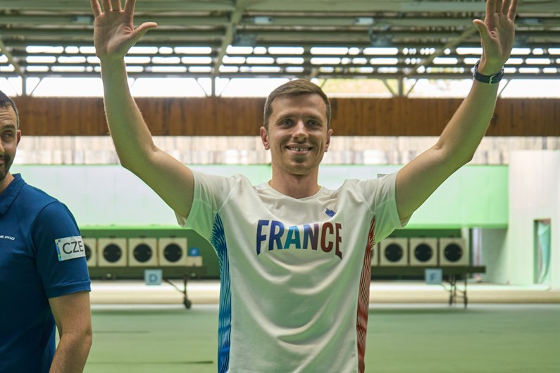 France’s Tokyo 2020 champion Quiquampoix and Sanderson of the United States earn 25m rapid fire pistol quota places at Final Olympic Rifle & Pistol Qualifier in Rio