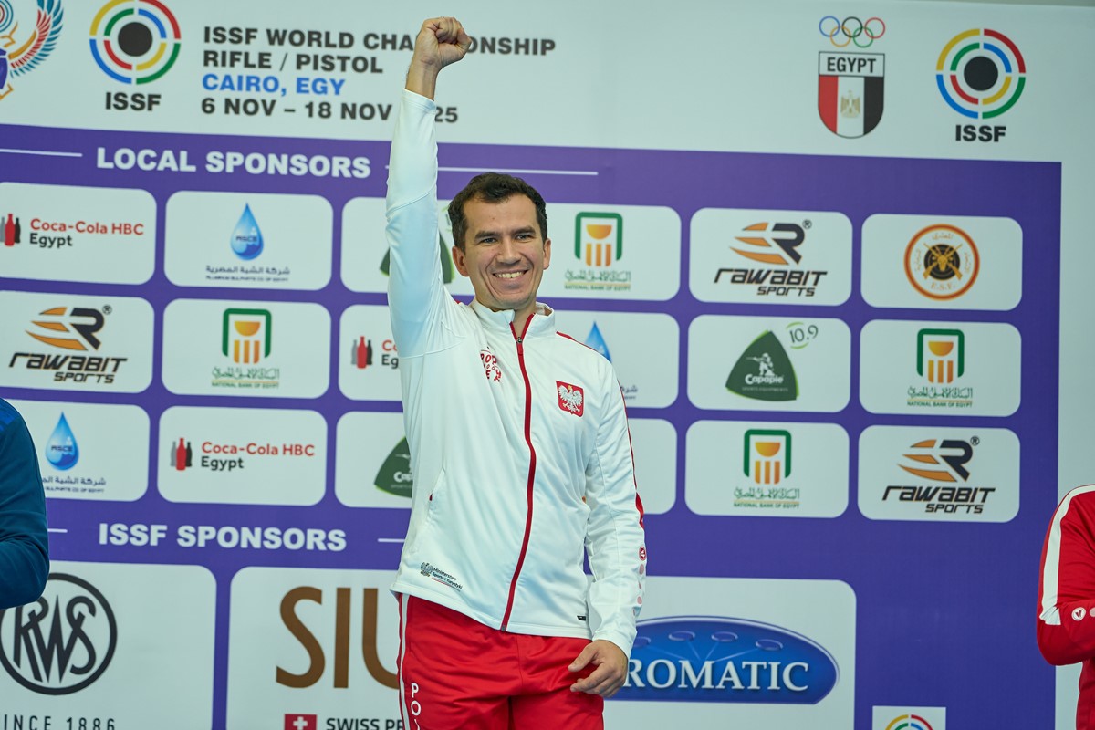 Bartnik equals world record on way to 300m rifle 3 positions victory at 2025 ISSF World Championship