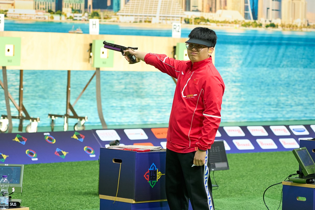 Clinical Hu capitalises on errors to win men's 10m air pistol gold at 2025 ISSF World Cup Final